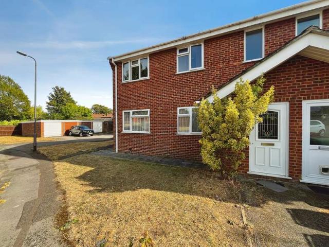 Maisonette for sale in Slough