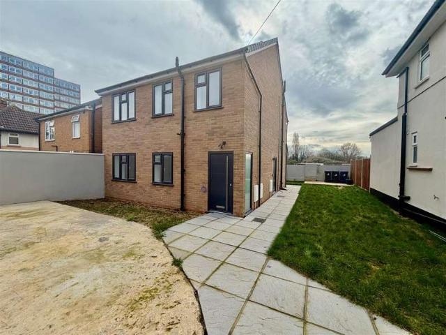 Maisonette for sale in London Borough of Ealing, Greenford