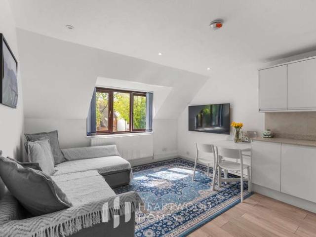 Maisonette for sale in Five Acres, Hertfordshire