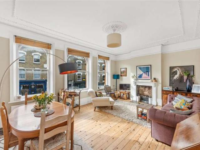 Maisonette for sale in Highbury, Greater London