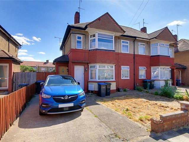 Maisonette for sale in Ponders End, Greater London