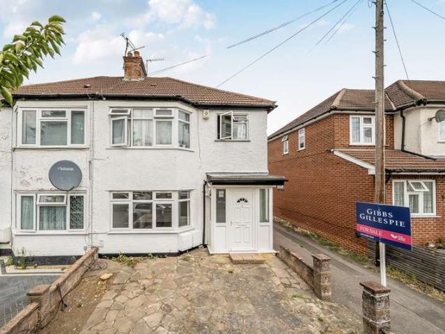 Maisonette for sale in Lane, Greater London