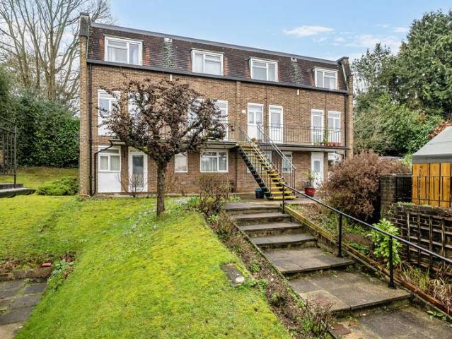 Maisonette for sale in Sevenoaks, The Butts
