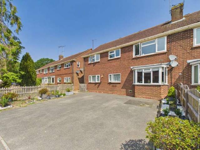 Maisonette for sale in Martin's Heron, Winkfield