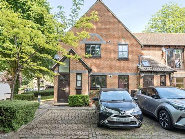 Maisonette for sale in Barton, The Slade