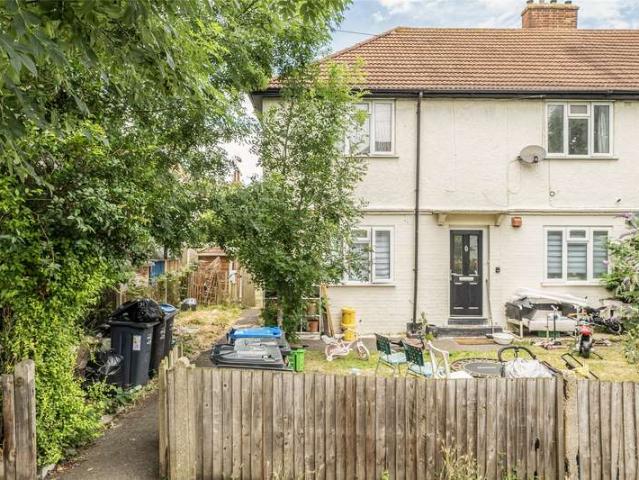 Maisonette for sale in London Borough of Merton, Greater London