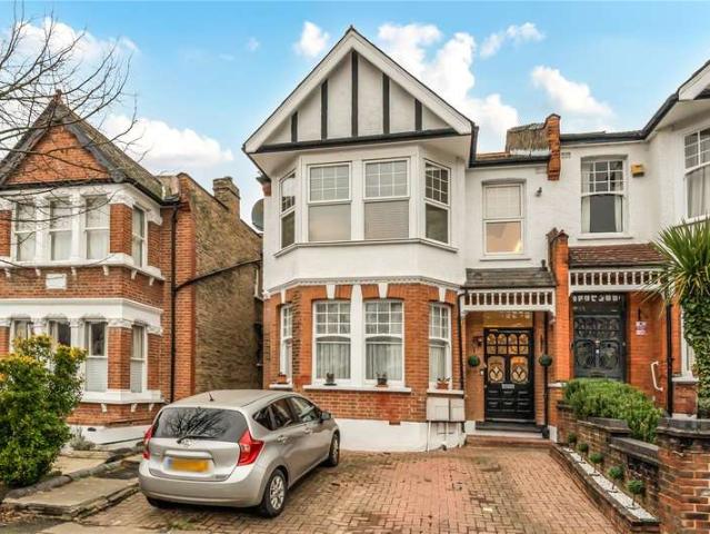 Maisonette for sale in Palmers Green, Greater London