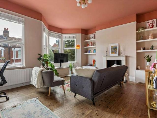Maisonette for sale in Tooting Graveney, Greater London