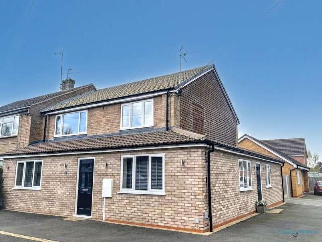 Maisonette for sale in Alderminster, Warwickshire