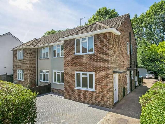 Maisonette for sale in Caterham on the Hill, Hillview
