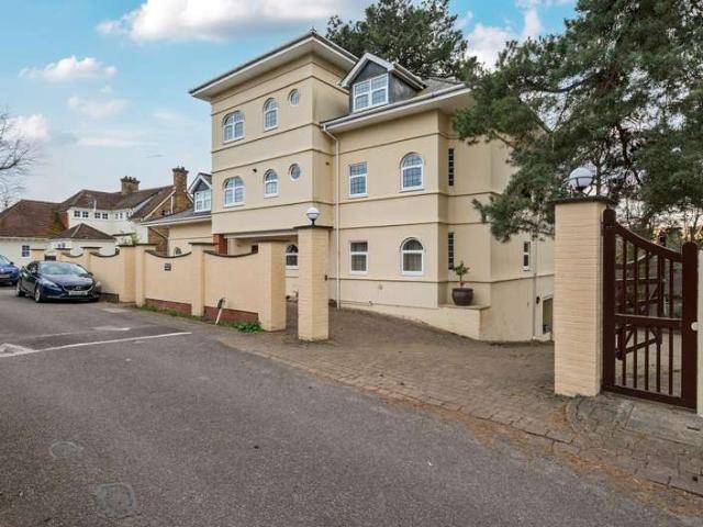 Maisonette for sale in Woking, Surrey