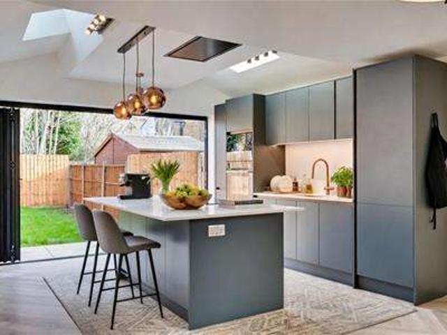 Maisonette for sale in Harlesden, Greater London