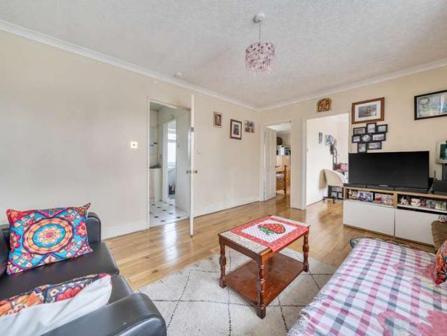 Maisonette for sale in Kingsbury, Greater London