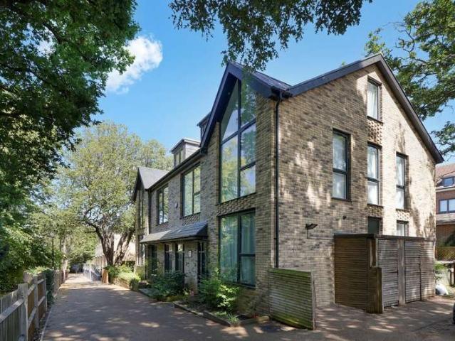 Maisonette for sale in London Borough of Croydon, Upper Norwood