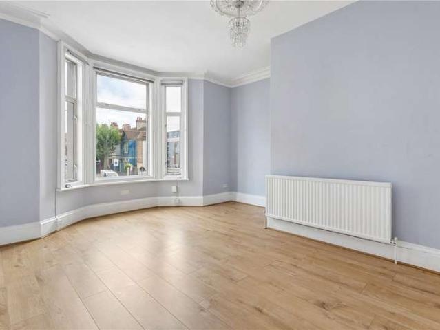 Maisonette for sale in Upper Tooting, Greater London