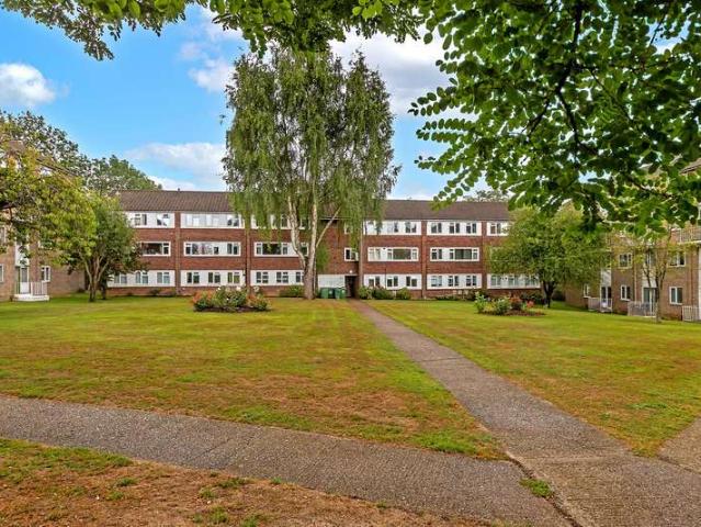 Maisonette for sale in Five Acres, Hertfordshire