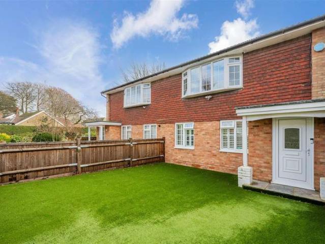 Maisonette for sale in Nork, Red Hill