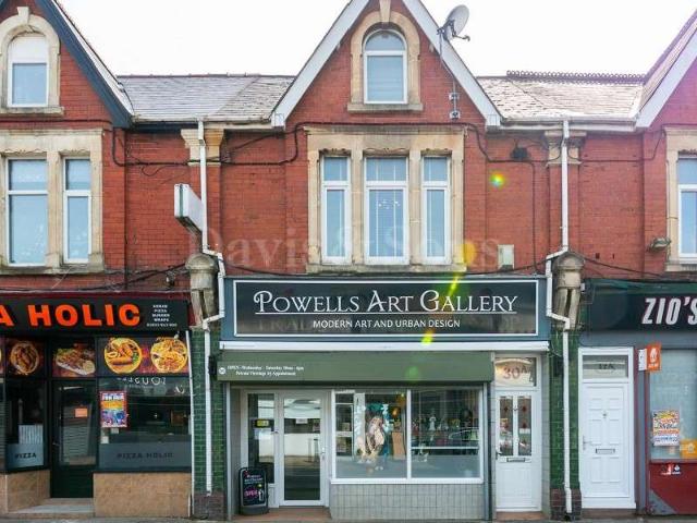 Maisonette for sale in Risca, Wales