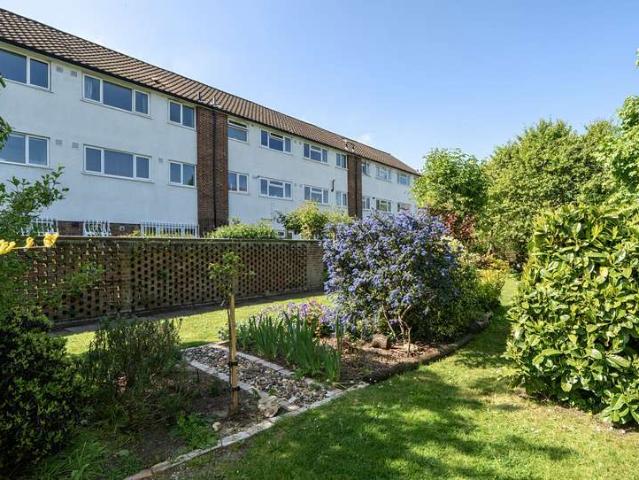 Maisonette for sale in Streatham, Greater London
