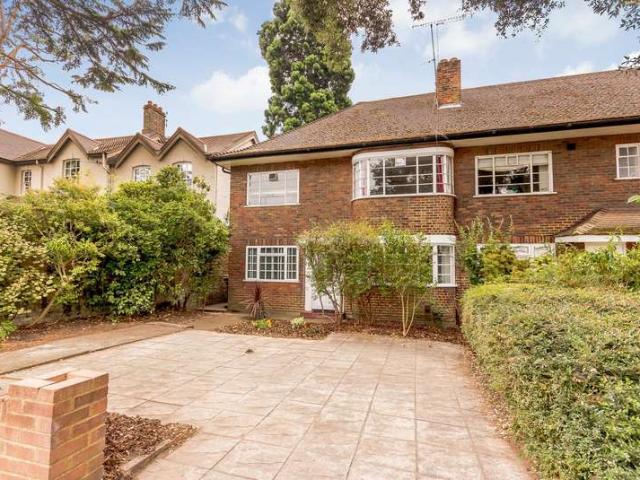 Maisonette for sale in Norbiton, Greater London