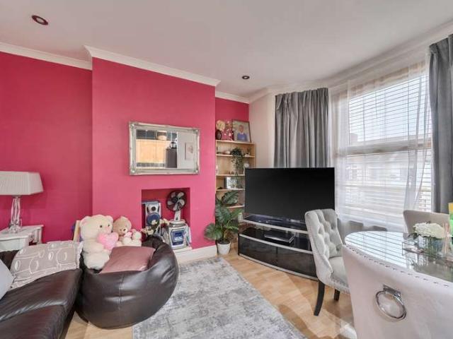 Maisonette for sale in Wealdstone, Greater London