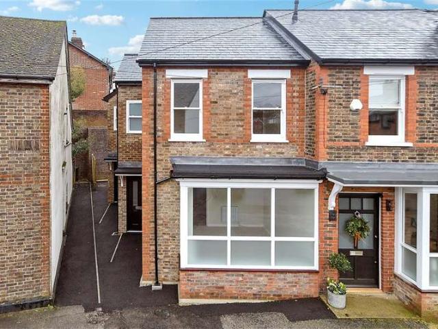Maisonette for sale in Rose Hill, Pachesham Park