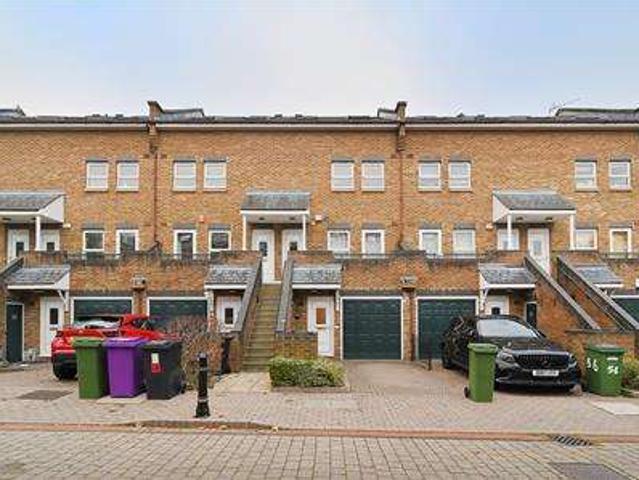 Maisonette for sale in Isle Of Dogs, Greater London