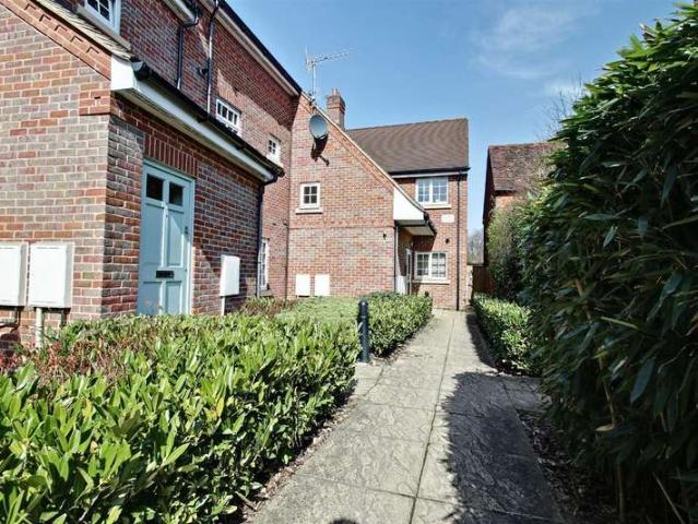 Maisonette for sale in Felden, Pouchen End