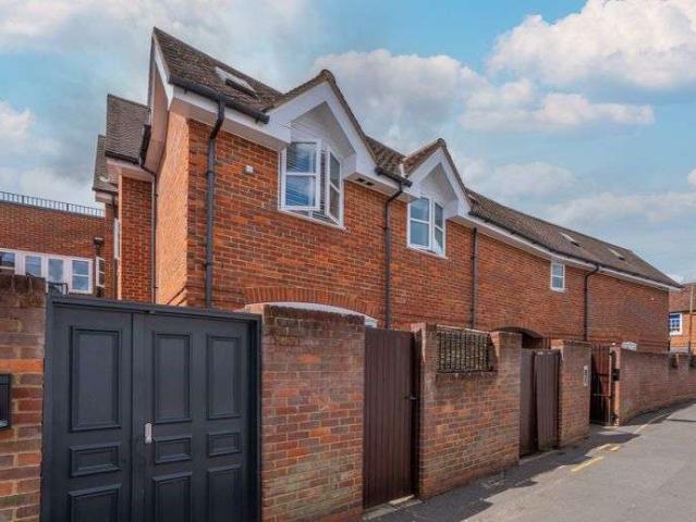 Maisonette for sale in Lunnon, Buckinghamshire