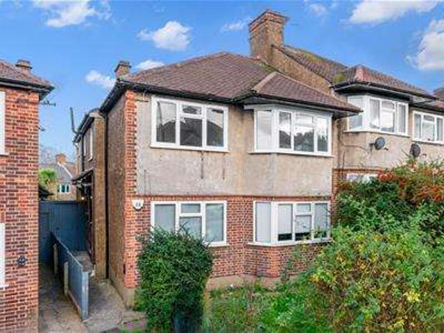 Maisonette for sale in Brondesbury, Greater London