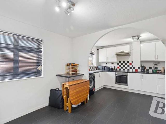 Maisonette for sale in Vange, Essex