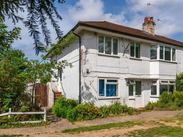 Maisonette for sale in Red Hill, Surrey
