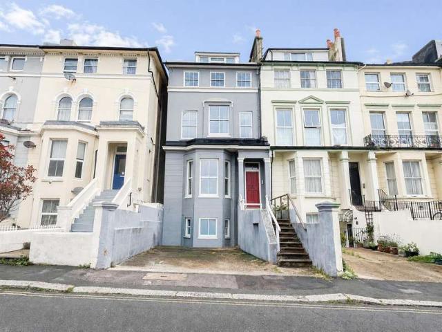 Maisonette for rent in West Marina, Guestling Green