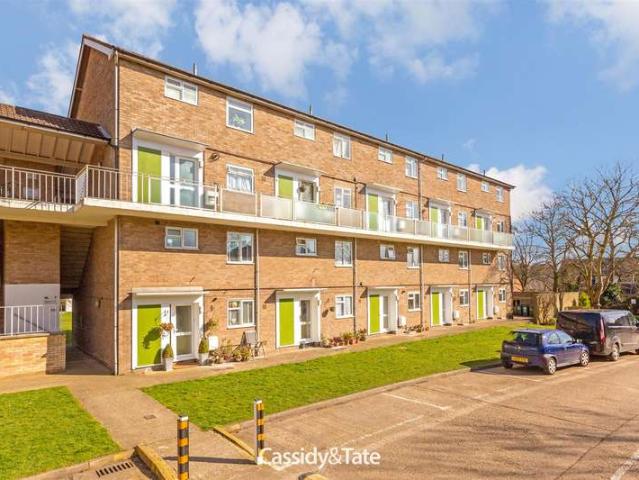 Maisonette for sale in Five Acres, Hertfordshire