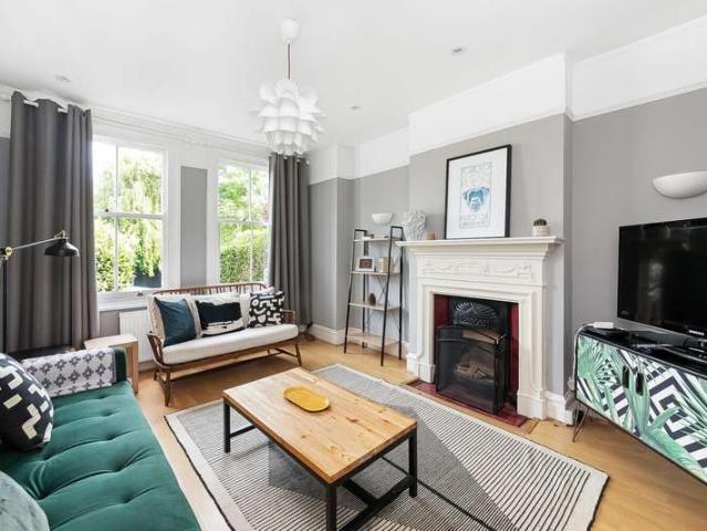 Maisonette for sale in London Borough of Lewisham, Lower Sydenham