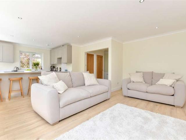 Maisonette for sale in Nork, Red Hill