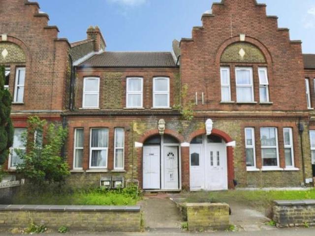 Maisonette for sale in Leyton, Greater London
