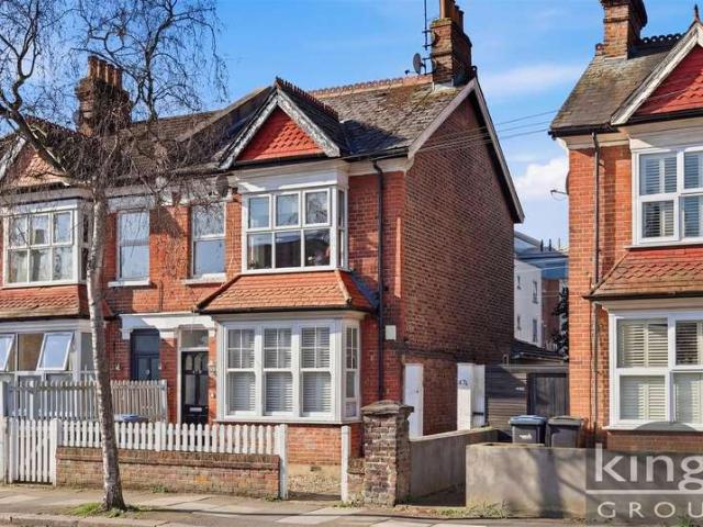 Maisonette for sale in Bush Hill Park, Greater London