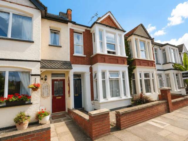 Maisonette for sale in Wealdstone, Greater London