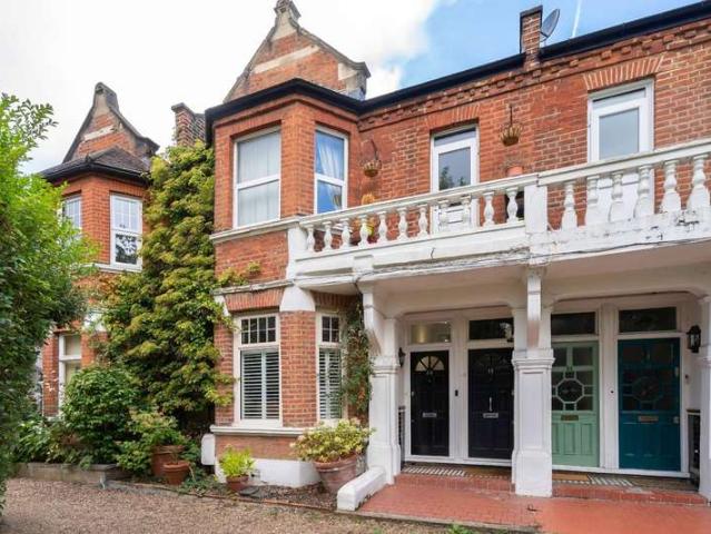 Maisonette for sale in London Borough of Lewisham, Forest Hill