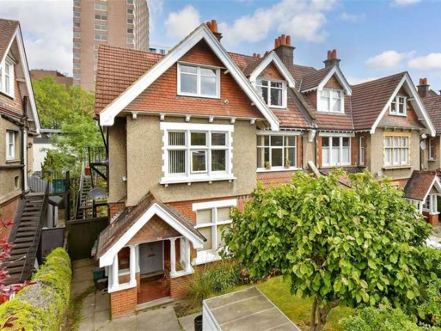 Maisonette for sale in Carshalton Beeches, Greater London