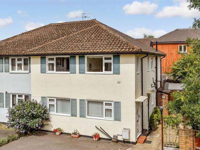 Maisonette for sale in Red Hill, Surrey