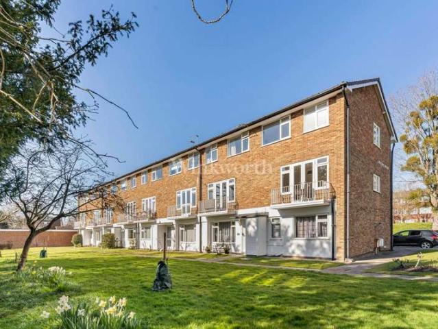 Maisonette for sale in London Borough of Bromley, Greater London