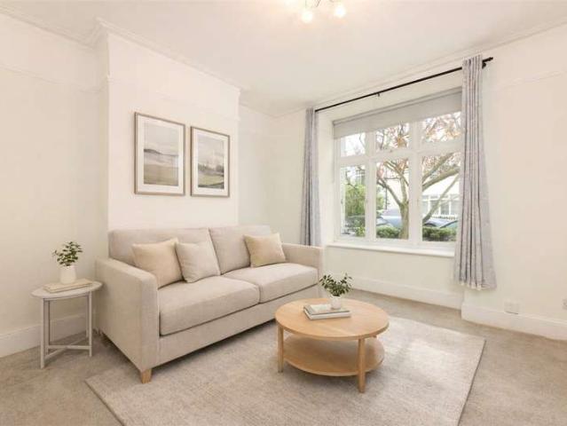 Maisonette for sale in London Borough of Merton, Raynes Park