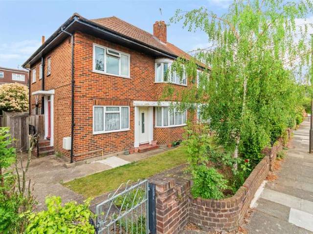 Maisonette for sale in London Borough of Merton, Raynes Park