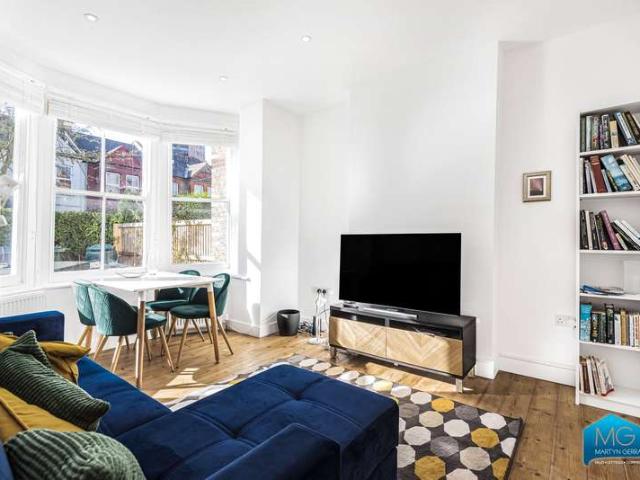 Maisonette for sale in Finchley, Greater London