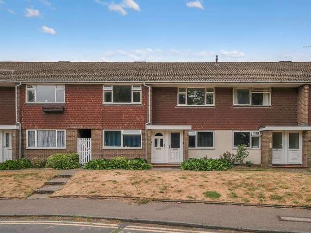 Maisonette for sale in Pachesham Park, Surrey