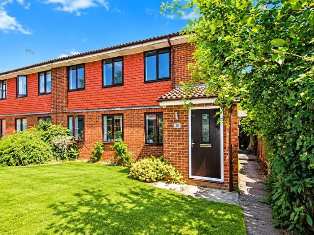 Maisonette for sale in North Bourne, Surrey Heath
