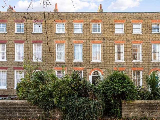Maisonette for sale in West Hackney, Greater London
