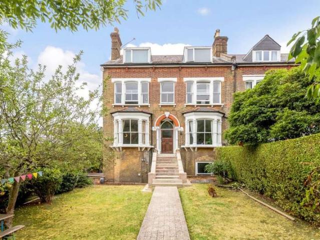 Maisonette for sale in London Borough of Lewisham, Forest Hill
